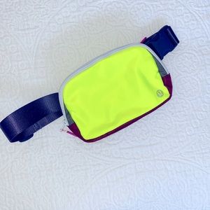 Lululemon Everywhere Belt Bag Neon